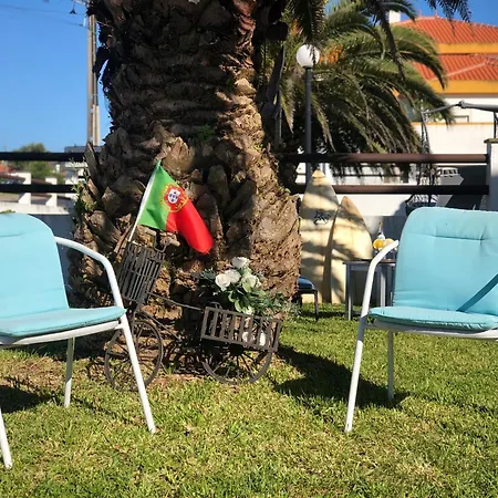 Alojamento Santa Helena * أدوس كونهادوس